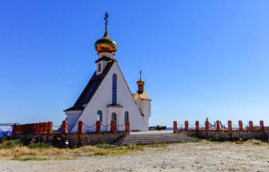 OLENEVKA, CRIMEA - 21 Haziran 2016: Ukrayna 'nın Cape Tarkhankut bölgesindeki St. Nicholas Kilisesi