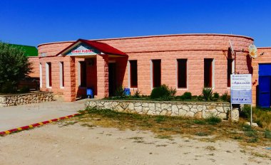 OLENEVKA, CRIMEA - 21 Haziran 2016: Bolşoy Atesh 'deki balıkçı barınağı, Tarkhankut, batı Kırım