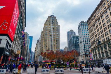5. Cadde 'nin gökdelenleri, Herald Meydanı, New York, ABD