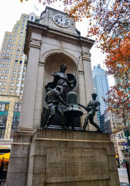 New York, Manhattan, ABD - 4 Aralık 2019: James Gordon Bennet, New York Anıtı