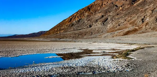 Ölüm Vadisi Tuz Çölü, Ölüm Vadisi Ulusal Parkı, Kaliforniya 'daki gypersaline kuru gölü.