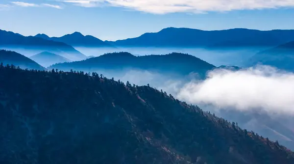 Prachtig Berglandschap Achtergrond Van Wolken Berglagen Aan Horizon Sierra Nevada Stockfoto