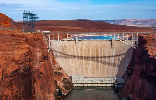 Arizona, ABD - 28 Kasım 2009 Glen Canyon Barajı ve Colorado Nehri, Arizona 