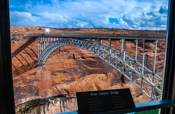 Arizona, ABD - 28 Kasım 2009: Colorado Nehri üzerindeki Demir Köprü Hoover Barajı, Glen Kanyonu, Arizona