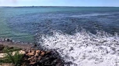 Su kirliliği, kötü tedavi edilmiş atık su doğal bir rezervuara akıyor.