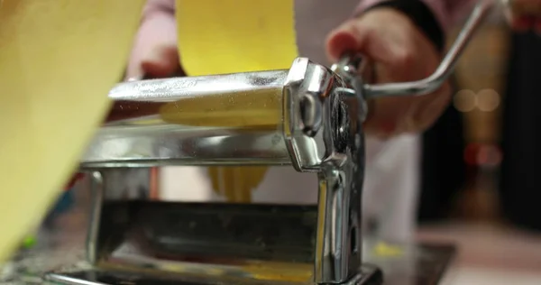 Making Homemade Pasta Using Pasta Machine Chef Prepares Pasta Hand — Stock Photo, Image