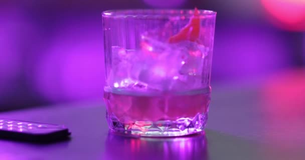 Færdige Drikkevarer Baren Klar Til Blive Indtaget Forberedelse Cocktails Bar – Stock-video