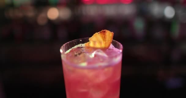 Bebidas Prontas Estão Bar Prontas Para Serem Consumidas Preparação Coquetéis — Vídeo de Stock