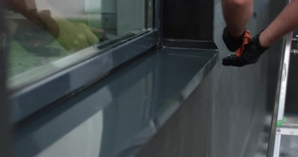 Професійна Чистка Вікон Миття Скла Крупним Планом Фахівець Прибирання Вікон — стокове відео