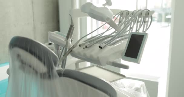 Narzędzia Sprzęt Leczenia Stomatologicznego Klinice Stomatologicznej Zbliżenie Miejsca Pracy Dentysty — Wideo stockowe