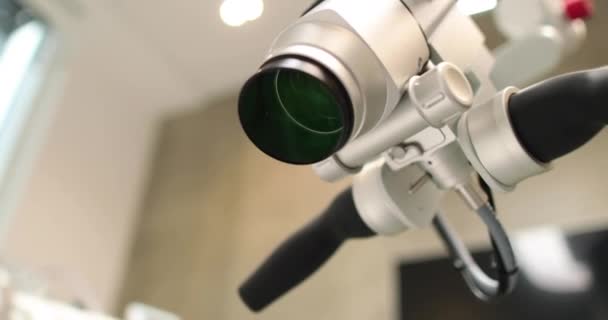 Vue Rapprochée Microscope Dentaire Intérieur Dans Une Clinique Médicale Sans — Video
