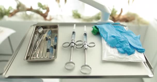 Zestaw Narzędzi Dentystycznych Przygotowanych Zabiegu Higiena Jamy Ustnej Konceptualne Obrazy — Wideo stockowe
