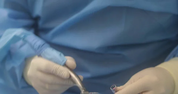 Arzthände Mit Einem Arbeitswerkzeug Vorbereitung Und Ablauf Der Zahnärztlichen Behandlung — Stockfoto