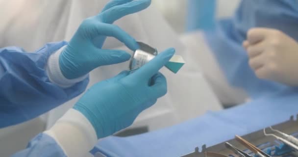Doktorovy Ruce Pracovním Nástrojem Příprava Proces Ošetření Zubů Zubní Nástroj — Stock video