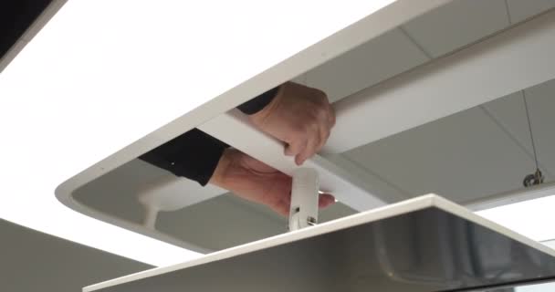 Installation Monitor Ceiling Dental Office Close Monitor Installer Hands — Stock Video