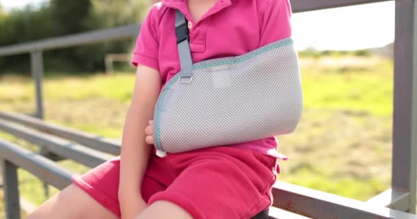 Close Hand Bandage Boy Bandage His Arm Open Space Limited — Stock Video