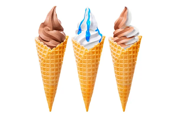 华夫冰淇淋在白色背景的剪切线上被隔离 三个受欢迎的冰淇淋锥形 — 图库照片
