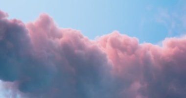 Rüya Diyarı 'ndaki bulutlar. Gün batımında pembe bulutlar güzel girdaplar. Zaman Süreleri