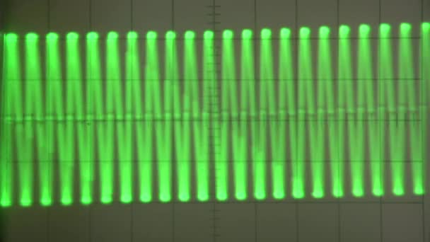 频率调制信号 20世纪后半期示波器阴极射线管中高频信号的图形显示 — 图库视频影像