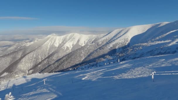 Aerial Πανόραμα Άδειο Χιονοδρομικό Κέντρο Χειμώνα Κατεψυγμένα Βουνά Άλπεις Οφείλεται — Αρχείο Βίντεο