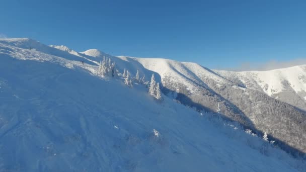 Letecký Výhled Chladné Zamrzlé Ráno Horách Lyžařského Střediska Alpy Freeride — Stock video