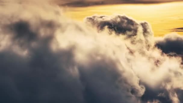 Fluffy Clouds Sky Motion Fast Golden Sunset Time Lapse Background — Wideo stockowe