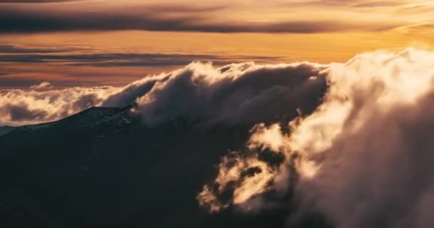 Timelaspe Video Magic Misty Clouds Motion Fast Waterfall Alpine Mountains — Vídeo de Stock