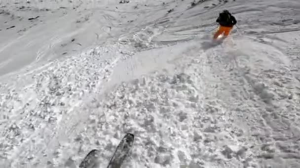 Esqui Serrano Alpes Inverno Montanhas Natureza Siga Jovem Esquiador Zona — Vídeo de Stock