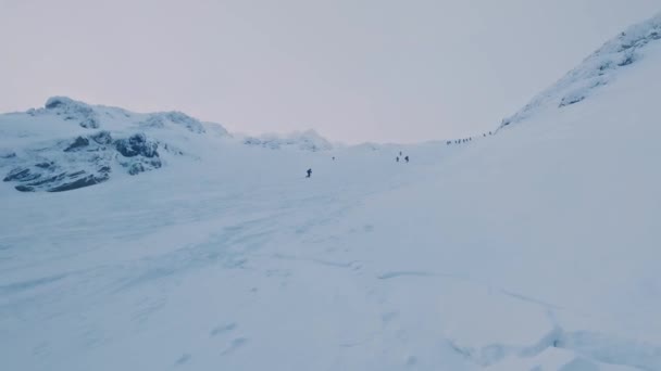 Vue Panoramique Sur Montagne Des Alpes Hiver Avec Des Gens — Video