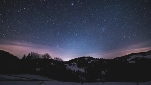 Magischer Blauer Sternenhimmel Mit Millionen Sternen Der Milchstraßengalaxie Und Sonnenaufgang — Stockvideo