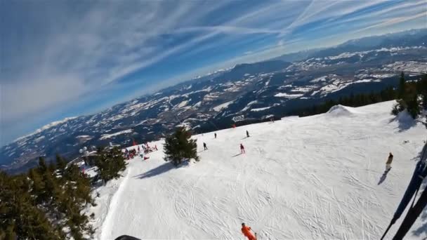 Paraglider Fly Low Skiers Piste Winter Ski Resort Paragliding Flight — Stok video