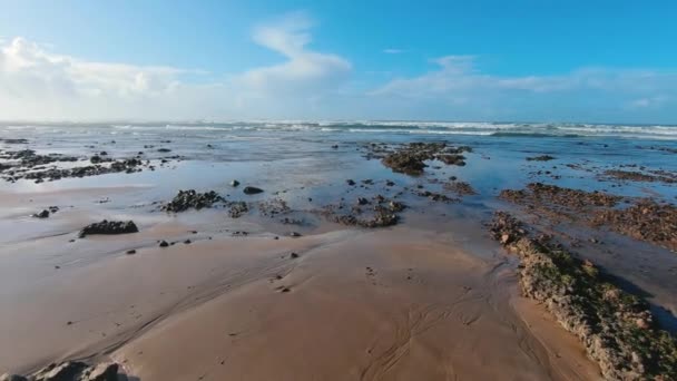 Панорама Чудового Порожнього Пляжу Океані Марокко Сонячні Літні Канікули Steadicam — стокове відео