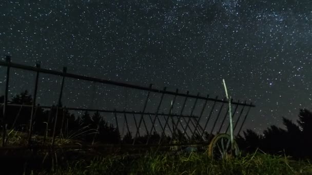 Céu Estrelado Noite Com Láctea Galáxia Estrelas Movendo Sobre Velho — Vídeo de Stock