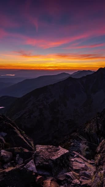 Verticale Time Lapse Van Magic Sunrise Rocky Alpine Mountains Landschap — Stockvideo
