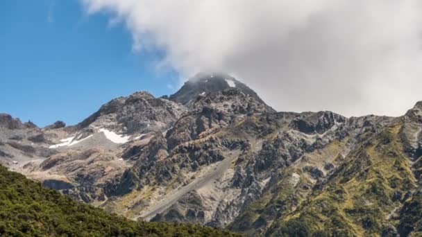 Wolken Bewegen Snel Alpine Bergtop Arthurs Pass Nieuw Zeeland Zuiden — Stockvideo