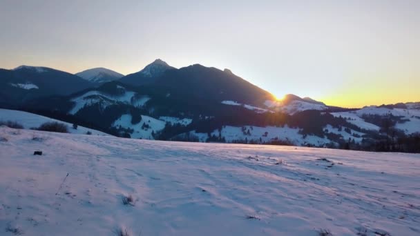 Pôr Sol Noite Colorido Sobre Montanhas Alpinas Natureza Paisagem Inverno — Vídeo de Stock