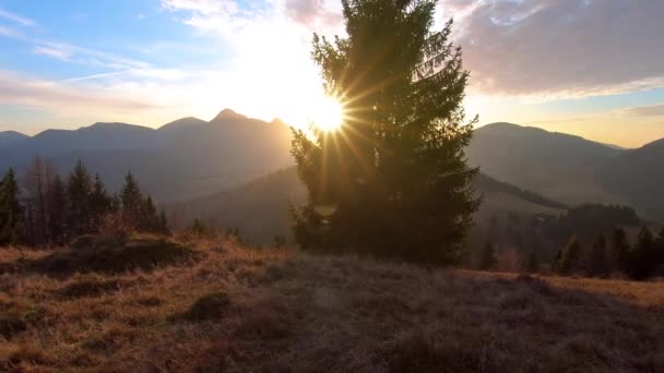 Noite Ensolarada Nas Montanhas Alpinas País Outono Paisagem Pôr Sol — Vídeo de Stock