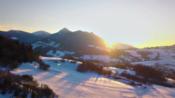 Cores Pôr Sol Noite Sobre Montanhas Nevadas Inverno País Rural — Vídeo de Stock