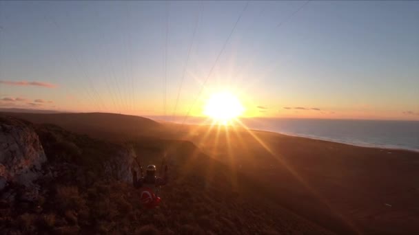 Beleza Parapente Livre Voo Pôr Sol Noite Ensolarado Montanhas Costa — Vídeo de Stock