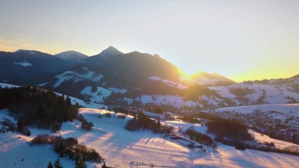 Вид Воздуха Красочный Закат Над Сельской Местностью Снежной Альпийской Природе — стоковое видео