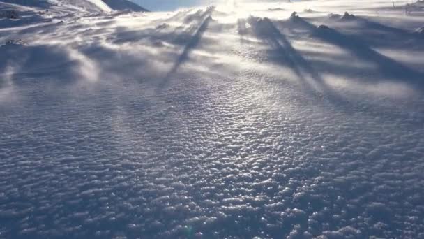 Manhã Ventosa Montanhas Alpes Inverno Com Vento Soprando Neve Descendo — Vídeo de Stock