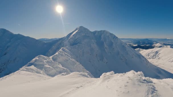 Panorama Montanhas Alpes Inverno Natureza Ensolarada Congelada Pacífica Livre Montanhismo — Vídeo de Stock