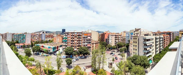 西班牙巴塞罗那 2017年7月11日 西班牙巴塞罗那的Travessera Les Corts街全景 直到20世纪初 莱斯科茨一直是一个独立于巴塞罗那的城镇 — 图库照片