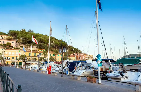Isola Elba Italy Αυγούστου 2018 Ημερήσια Θέα Του Λιμανιού Βάρκες Royalty Free Εικόνες Αρχείου