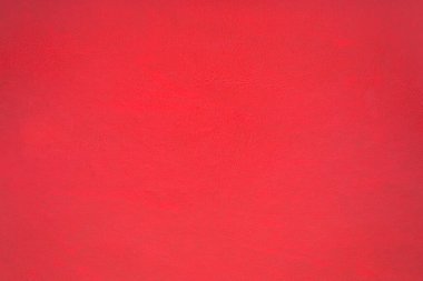 Soyut kırmızı arkaplan, baldır derisinin dokusunu parlak bir renge boyamış..