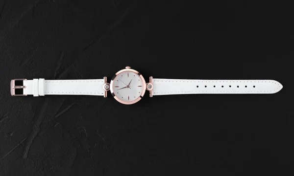 Luxus Weiße Weibliche Armbanduhr Auf Schwarzem Hintergrund Nahaufnahme — Stockfoto