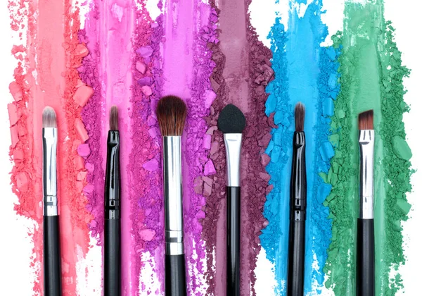 Złamana Zmiażdżona Paleta Kolorów Makijażu Powiek Ułożenie Pociągnięć Pędzla Pędzlami — Zdjęcie stockowe