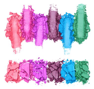 Kırık ve Ezilmiş Renk Makyaj Paletleri, şeffaf bir arkaplan, üst görünüm izole