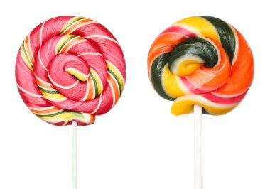 Beyaz arka planda izole edilmiş renkli spiral lolipop şekeri seti, şeker konsepti.