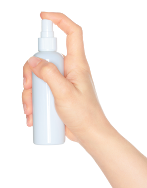 Beyaz Kozmetik Spreyi tutan Kadın El, şeffaf arka planda izole edilmiş, kozmetik reklamları için şablon